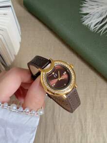 1pc Coffee Brown PU Strap Coffee Dial Rhinestone Bezel Minimalist Scale Exquisite Women's Quartz Watch, Suitable For Daily Wear - Coffee Brown - View 3