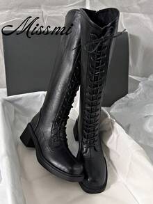 Sepatu bot tinggi selutut bertali baru, ujung persegi, hak tebal, ritsleting samping ramping, motif tambal sulam, sepatu bot pas di kaki. - Hitam - View 1