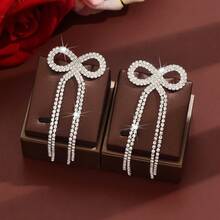 Um Conjunto de Brincos Longos de Cristal CZ em Formato de Laço, Estilo Palaciano Vintage Exagerado e Luxuoso, Presente Perfeito para o Dia dos Namorados e Dia das Mães - DTE1516286S - Visão 2