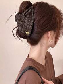 1pc Navy Plaid Triangle Hair Clip, High-End Hair Claw For Women With Thick Hair Summer Hair Accessories - Navy Blue - View 8