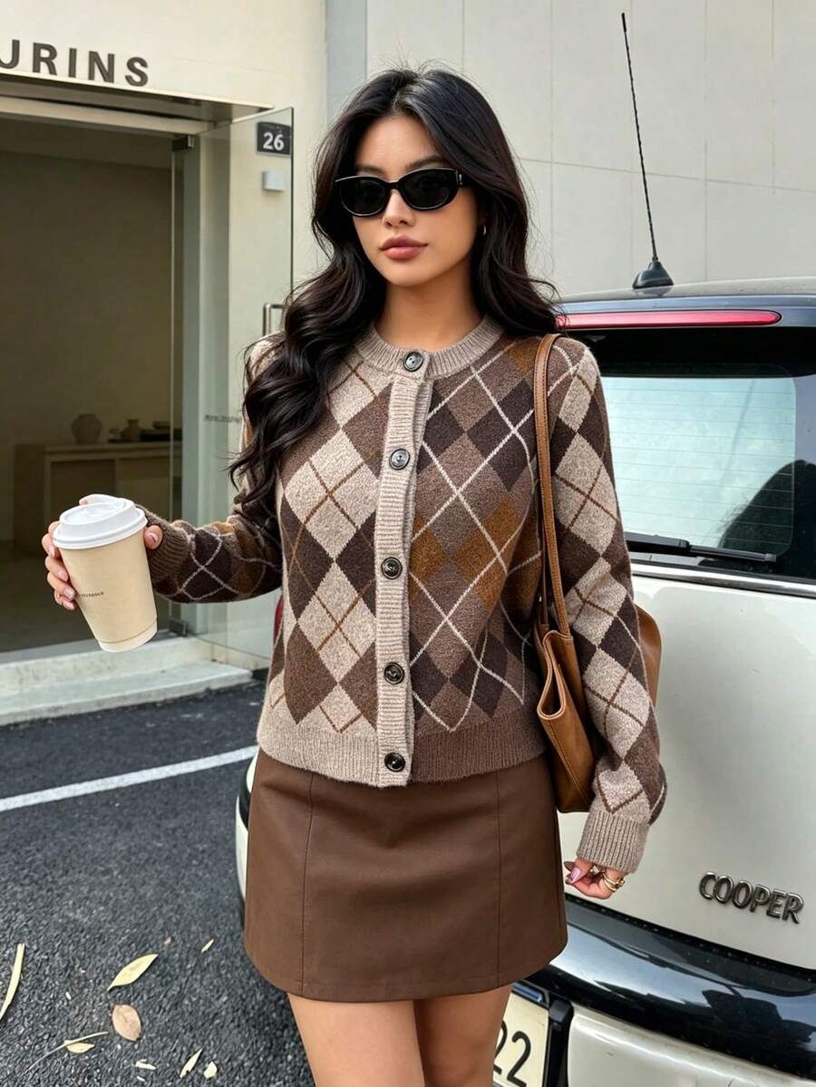 Seelio 女款秋冬新款學院風顯年輕菱格紋長袖單排扣休閒開襟針織衫 - 棕色 - 查看 1