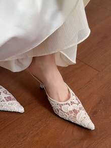女款優雅花卉蕾絲刺繡尖頭穆勒鞋，浪漫網紗一腳蹬小貓跟新娘鞋，適合婚禮、伴娘、派對場合 - 白色 - 查看 9