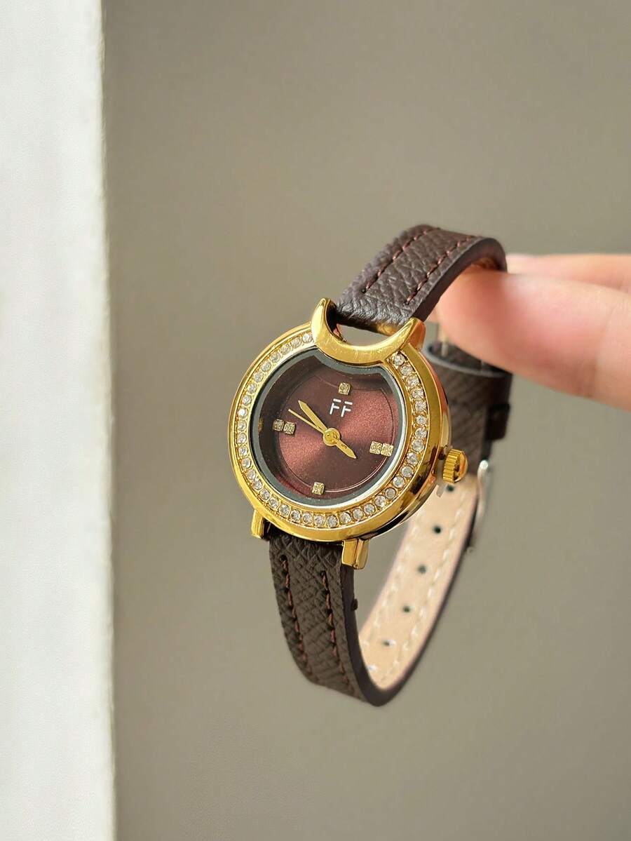 1pc Coffee Brown PU Strap Coffee Dial Rhinestone Bezel Minimalist Scale Exquisite Women's Quartz Watch, Suitable For Daily Wear - Coffee Brown - View 1