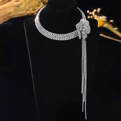 1 Collar gargantilla con flor y borla decorada con strass