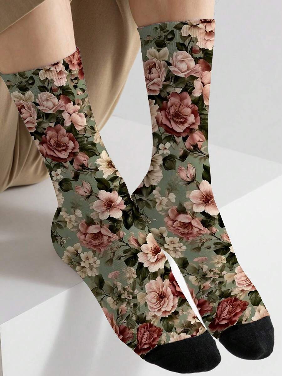 1 Par de Meias Femininas Estéticas Vintage com Estampa Floral 360°, Estilo Campestre Pastoral com Base Verde e Padrão de Rosas Cor-de-Rosa, Meias de Cano Médio Macias e Respiráveis para Uso Diário e Diversos Feriados - Multicolorido - Visão 1