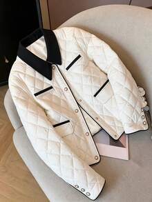 Jaket Musim Dingin Wanita Warna Putih dengan Lapisan Quilted, Kerah dan Saku Warna Kontras, Jaket Lengan Panjang Potongan Reguler, Pakaian Musim Dingin yang Modis - Putih - View 3