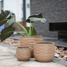 Single Handmade Ceramic Plant Pot (Ø 20 Cm), Glossy Light Brown With Horizontal Wave-Ribbed Structure, Breathable, Frost-Resistant, With Drainage Holes For Small Indoor And Windowsill Plants - Light Brown - View 4