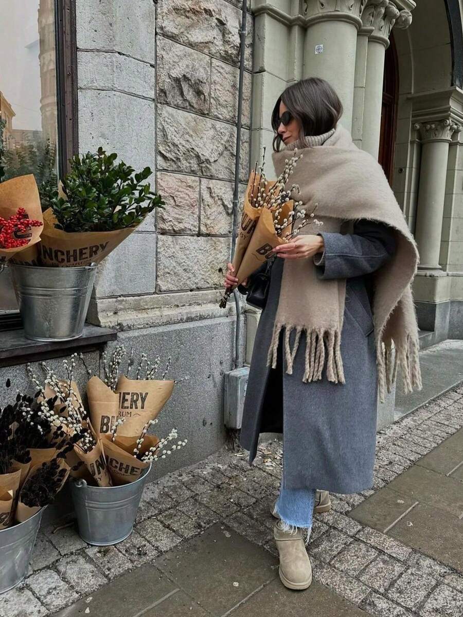 1件女款秋冬純色流蘇仿羊絨圍巾，加厚保暖雙用披肩/頸圍
