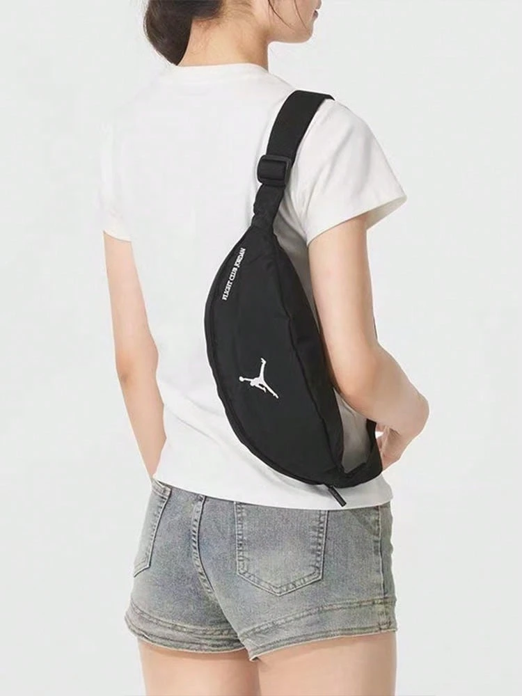 Nike Jordan 純色簡約品牌 Logo 尼龍單肩斜跨腰包 男女同款 黑色 - 黑色 - 查看 1