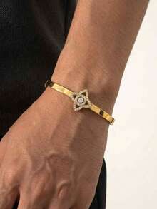 1pc 18K Gold‑Plated Stainless‑Steel Thin Bangle With Hollow‑Out Clover & Rhinestone Decor, Luxury Unisex Bracelet,DailyWearHolidayGift ForMen & Women - Gold - View 2