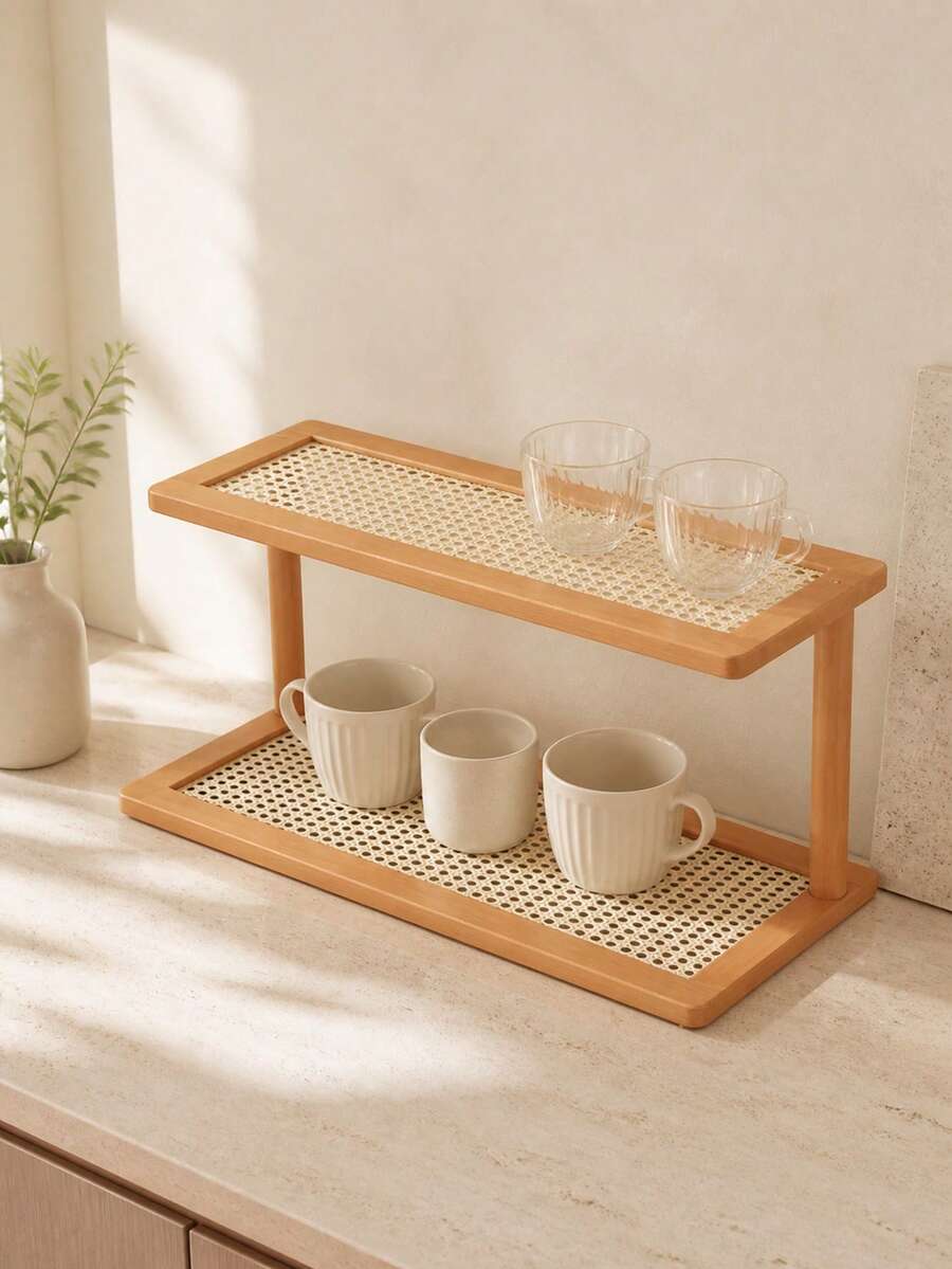 1 cái kệ lưu trữ mặt bàn gỗ 2 tầng với khay đục lỗ và 2 cột đỡ, giá đựng cốc và ly nhỏ gọn cho mặt bếp, trạm cà phê, bàn trang điểm phòng tắm, bàn trang điểm, bàn làm việc và sắp xếp đồ dùng trong nhà, không bao gồm các vật phẩm trưng bày