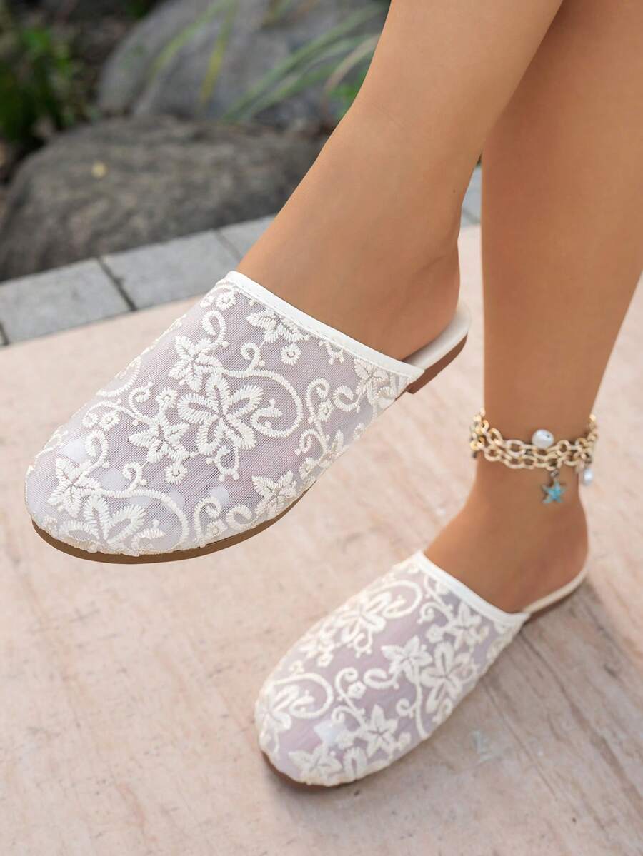 Cream White Lace Floral Embroidered Mesh Closed Toe Half Slide Sandals For Women Summer New Breathable Flat Sole Elegant Slippers, Vintage Versatile Suitable For Commuting Shopping Vacation - White - View 1