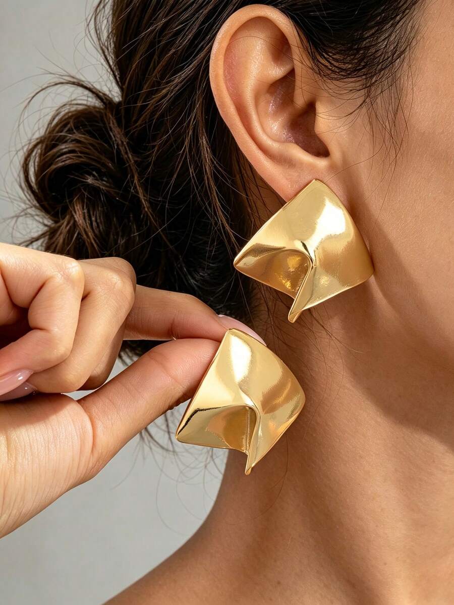 1 Pair Personalized Exaggerated Metal Asymmetrical Pleated Geometric Earrings For Women, Suitable For Daily, Vacation, Party Wear Accessories - Gold - View 1