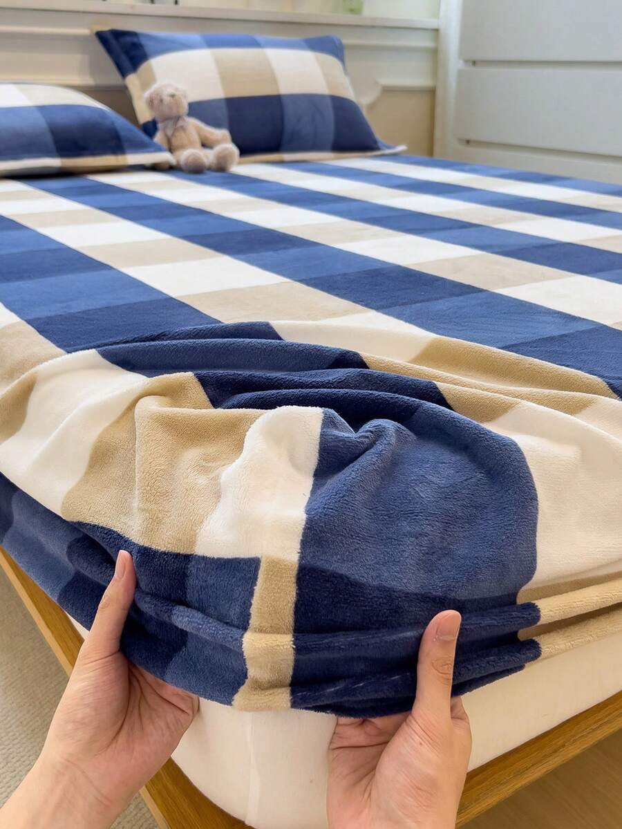 Royal Blue Milk Velvet Bedding 3 Pieces Set, Warm Thick Soft Comfortable Bedding Includes 1 Fitted Sheet And 2 Pillowcases, No Filling, Suitable For Dormitory Bedroom Home Use - Royal Blue - View 1