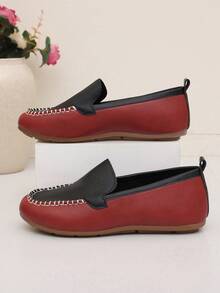 Women's Plus Size Colorblock Patchwork Slip-On Flat Shoes With Stitching Detail, Comfortable Commuter Shoes For Spring And Autumn - Black and Red - View 3