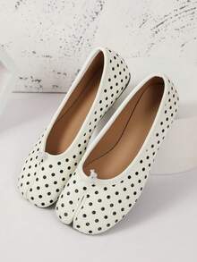 Fashionable Versatile Polka Dot Split Toe Slip-On Flat Shoes For Women, Soft Sole Comfortable Daily Commute Shoes, Suitable For Everyday Wear - White - View 4