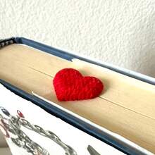 1pc Creative Knitted Heart Bookmark, 3D Textured Page Clip, Fashionable Reading Marker Designed For Book Lovers, Unique Book Accessory, Bookmark, Page Marker, Page Clip, Reading Indicator - One Size Fits All - View 3
