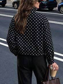 Jaket Pendek Kasual Wanita Model Vintage Warna Hitam dengan Motif Polkadot, Tali Serut, Bahu Jatuh, Potongan Longgar, Cocok untuk Perjalanan Sehari-hari - Hitam dan Putih - View 3