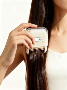 1 buah Sisir Pemangkas Rambut 3-in-1 Warna Acak, Alat Pemangkas Rambut Portabel yang Dapat Diatur, 3 Pengaturan Kecepatan, Sisir Pemangkas Volume Rambut Multifungsi, Cocok untuk Memotong Poni Sendiri, Memangkas Ujung Rambut Bercabang, di Rumah, Saat Bepergian, dan Penataan Rambut di Salon - A A - View 7