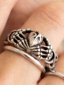 1pc Unisex Vintage Oxidized Silver Skeleton Hands Anatomical Heart Wide Band Ring, Gothic Punk Edgy Statement Ring, For Daily Wear Halloween Party - Antique Silver - View 1