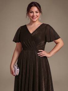 EVERPRETTY Gaun Formal Midi Ukuran Plus Elegan dengan Leher V, Lengan Pendek Berkerut dan Hem Tinggi-Rendah, Terbuat dari Kain Tenun Mewah, Cocok untuk Acara Malam Hari - Coklat - View 2