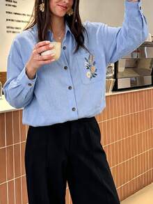 女款時尚長袖鈕扣前襟襯衫，花卉刺繡口袋，經典修身領口襯衫，適合春季、秋季、冬季 - 淺藍色 - 查看 6
