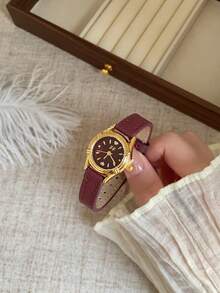 1pc Deep Red Small Round Dial Deep Red PU Strap Gold Case Fashion Women's Watch, Suitable For Daily Wear - Red - View 3