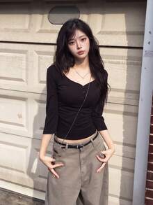 Kaos Hitam Kasual Dasar Lengan 3/4 dengan Kancing dan Kerah Setengah Terbuka - Hitam - View 4