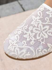 乳白色蕾絲花卉刺繡網布包頭半包跟平底涼鞋，透氣夏季新款女鞋 - 白色 - 查看 6
