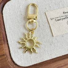 1pc Fashion Four-Pointed Star Hollow Sun Women's Keychain Pendant/Bag Charm - Multicolor - View 11
