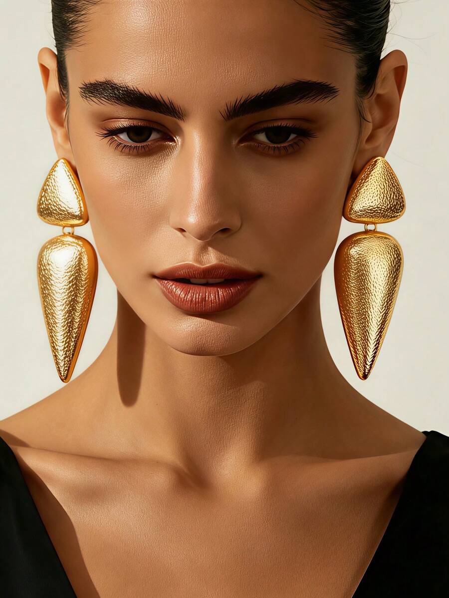 1 par de pendientes vintage con textura martillada pesada, diseño de triángulo de doble capa, pendientes largos colgantes de oro mate, accesorio elegante y llamativo para fiestas de noche de mujeres - Amarillo Oro - Ver 1