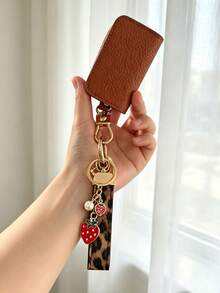 1 buah Dompet Kunci Kulit PU Kasual Motif Leopard dengan Liontin Stroberi, Tempat Kunci Mobil Sepanjang Musim, Pelindung Kunci Remote Mobil Kecil - Satu-Ukuran - View 2