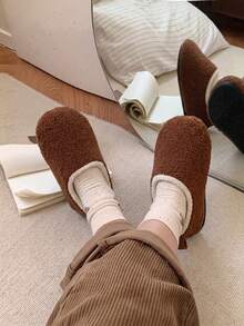 1 Pair Baby Thermal Lined House Slippers, Thick Inner Lining For Warmth, Non-Slip Soft Sole Indoor/Outdoor Fuzzy Slippers, Fashionable Home Slippers For Kids - Brown - View 2