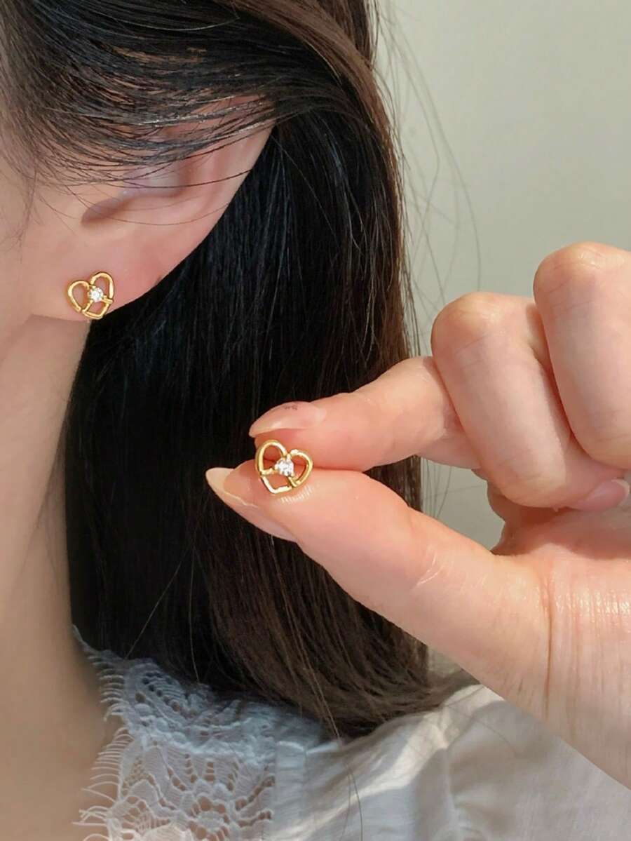 1 Pair Exquisite Luxury High-End C-Shaped Pearl Hoop Earrings, Niche Elegant Minimalist Design, Versatile High-Quality Earrings - Heart Cutout Earrings - View 1