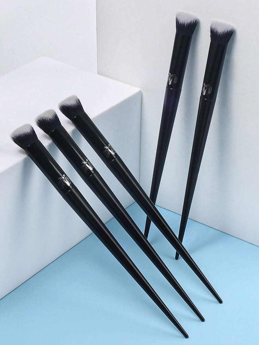 MyAoKuE-Up 1Pc Double-Sided Concealer Brush, Black Fine Handle Concealer And Blending Brush, A Professional Beauty Tool Suitable For Liquid, Cream And Powder Foundation, Suitable For Daily Makeup And Travel Use.