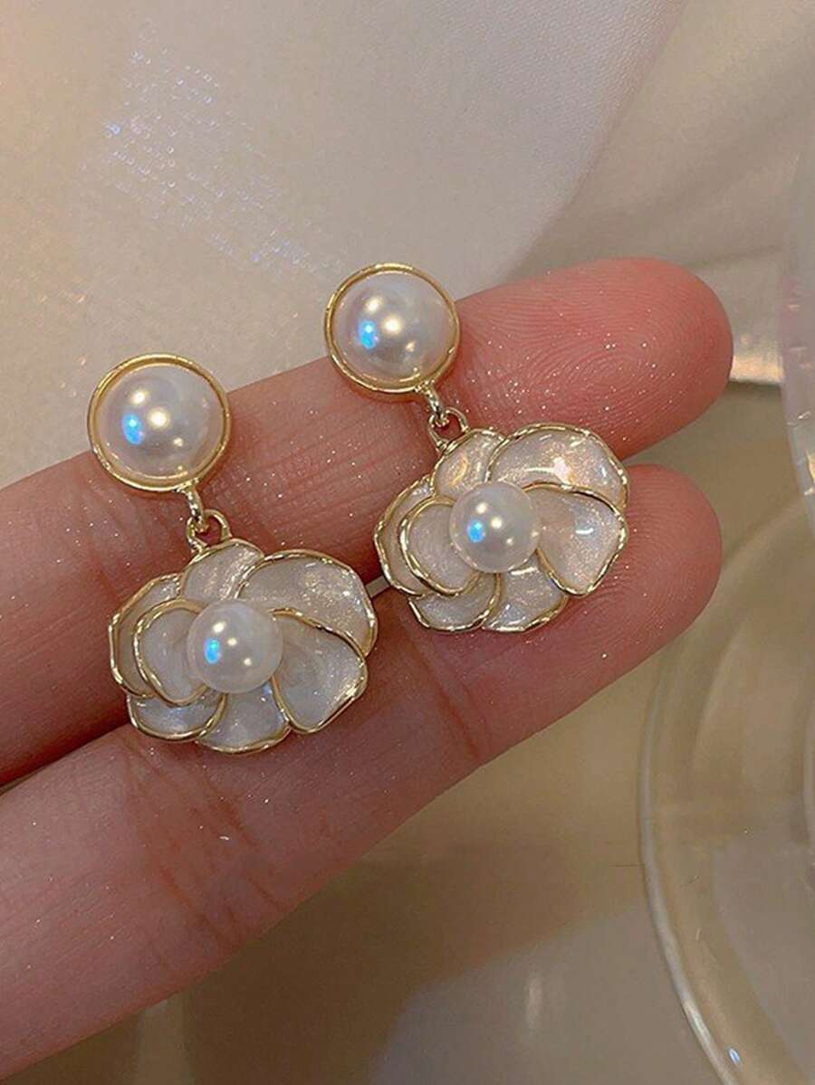 1 par de pendientes de botón elegantes y delicados con flores, nuevos pendientes de perlas de lujo vintage de alta gama para mujeres - Dorado - Ver 1
