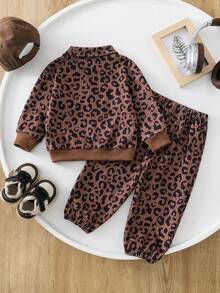 2pcs Baby Boy Autumn Knitted Half-Zip Collar Long Sleeve Sweatshirt Set, Children's Fashion All-Match Style Coffee Color Ribbed Collar Leopard Print Top, Elastic Waist Versatile Cuffed Long Pants, Baby Spring Play & Vacation Outfit - Coffee Brown - View 2