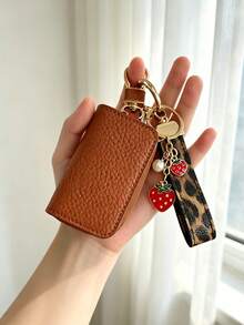 1 buah Dompet Kunci Kulit PU Kasual Motif Leopard dengan Liontin Stroberi, Tempat Kunci Mobil Sepanjang Musim, Pelindung Kunci Remote Mobil Kecil - Satu-Ukuran - View 3