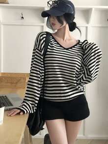 Sweater Rajut Lengan Panjang Bergaris Longgar Leher V Warna Blok untuk Wanita Musim Gugur/Dingin - Hitam dan putih - View 1