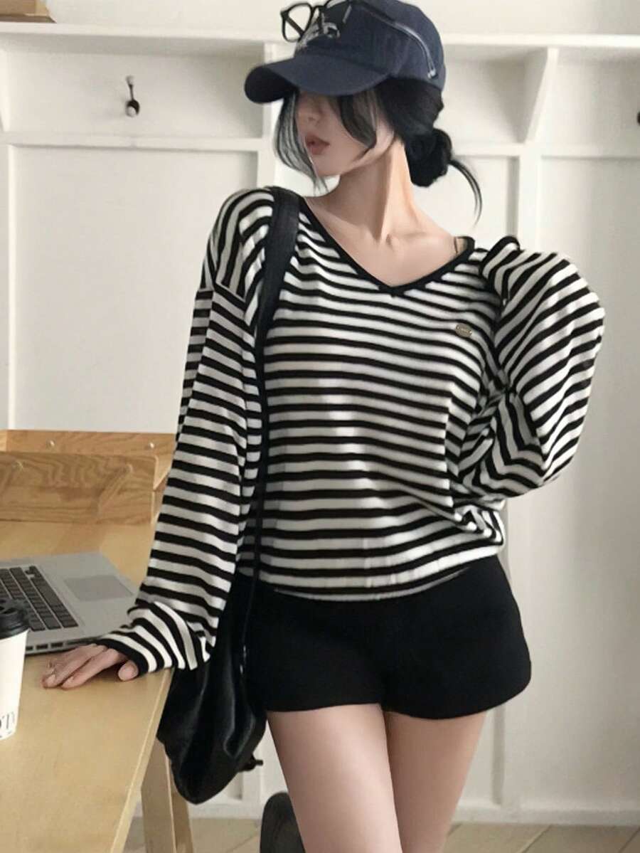 Sweater Rajut Lengan Panjang Bergaris Longgar Leher V Warna Blok untuk Wanita Musim Gugur/Dingin - Hitam dan putih - View 1