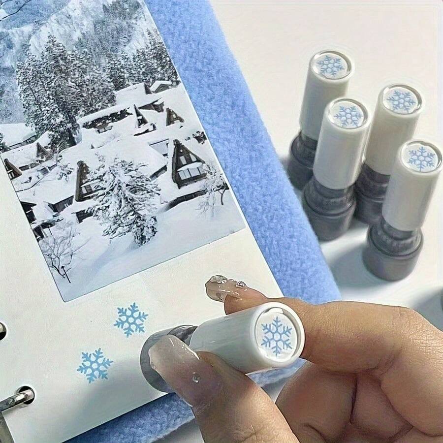 1pc Christmas Snowflake Stamp - Diary Stamp, Scrapbooking, Embossing, Scrapbook Stamp, Creative Seasonal Stamp, Suitable For Handicrafts, Teacher Encouragement Stamp, Suitable For Diary, Envelope, Note Stamp, Plastic Material