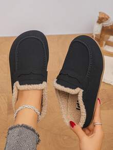 Women's Thermal Lined Loafer Mule Slippers, Faux Suede Closed-Toe Flat Warm Outdoor Thermal Slippers - Black - View 2