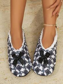 Comfortable All-Season Women's Indoor Slippers, Soft Lining, Houndstooth Bow Fleece Floor Shoes - Black - View 7