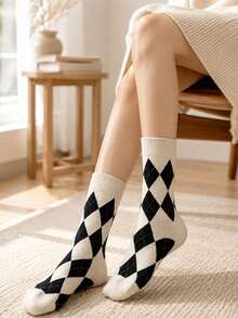 1/3 Pairs Random Assortment Women's Multi-Color Diamond Grid Elastic Mid-Calf Socks, Skin-Friendly College Style, Vintage Casual, Suitable For Home, Commute, Outings, Daily Wear And Gifting, Soft Versatile Vintage All-Match, Casual Women's Mid-Calf Socks, Suitable For Back To School Season, Easy To Match, Comfortable Fabric, Fashion - Multicolor - View 4