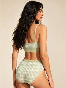 Lilivine 2 Pieces Fresh Green Seamless Lingerie Set, Classic Plaid Matching Set (V-Neck Wireless Pad-Free Camisole Bra + Women's Briefs). - Green - View 2