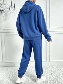 Conjunto de 2 piezas: sudadera con bolsillo tipo canguro del mismo color y pantalones con puños elásticos y cordón - Azul vaquero - Ver 2