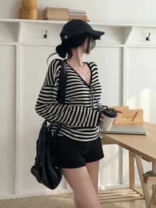 Sweater Rajut Lengan Panjang Bergaris Longgar Leher V Warna Blok untuk Wanita Musim Gugur/Dingin - Hitam dan putih - View 8