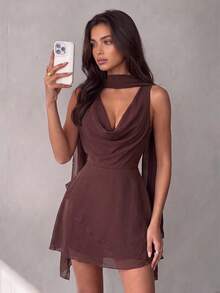 Đầm mini voan chiffon màu nâu thanh lịch, không tay, cổ đổ, dáng chữ A với bèo nhún và gấu xòe, phù hợp cho kỳ nghỉ hè, dạo chơi mùa thu, tiệc tùng và lễ tốt nghiệp - màu nâu - Xem 1