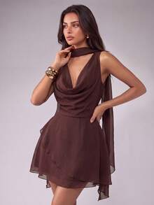 Đầm mini voan chiffon màu nâu thanh lịch, không tay, cổ đổ, dáng chữ A với bèo nhún và gấu xòe, phù hợp cho kỳ nghỉ hè, dạo chơi mùa thu, tiệc tùng và lễ tốt nghiệp - màu nâu - Xem 4