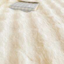 Faux Rabbit Fur Fitted Sheet & 2 Pillowcases Set, 3 Pieces, Super Soft Plush Bedding, Warm And Comfortable For Autumn/Winter, Machine Washable, Fluffy Skin-Friendly, All Season Bedding, Inner Filling Not Included - White - View 9